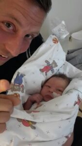 Clubhaus-Vorstand Moritz Hintze ist Papa