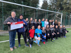 Mädchen gewinnen 1.000 €