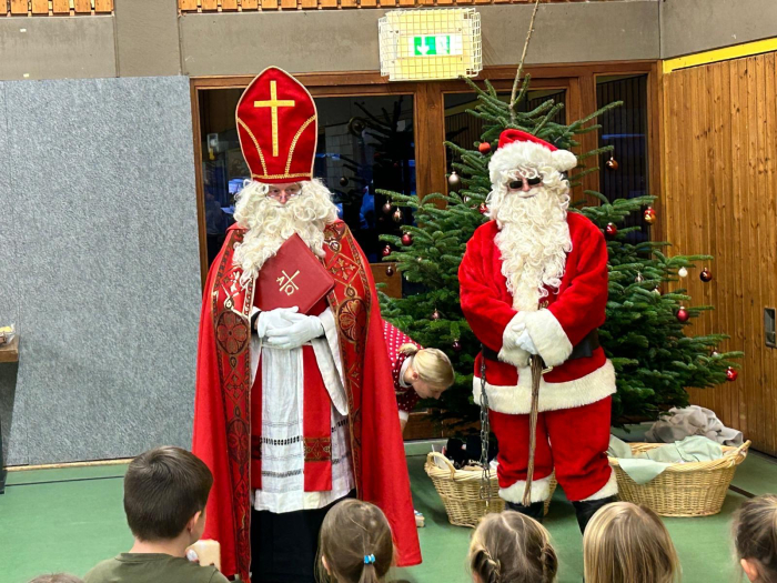 Besuch des Nikolaus im Kinder- und Eltern-Kind-Turnen des SV Staufenberg